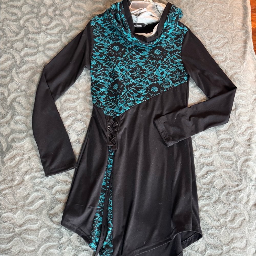 Elegant Black and Teal Lace Tunic